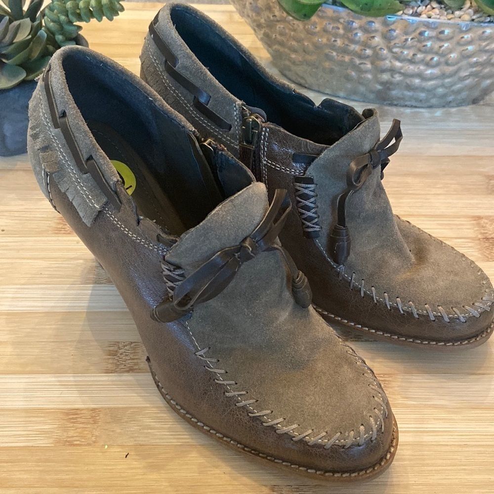 Olive Green Slip On Boots Sz 9